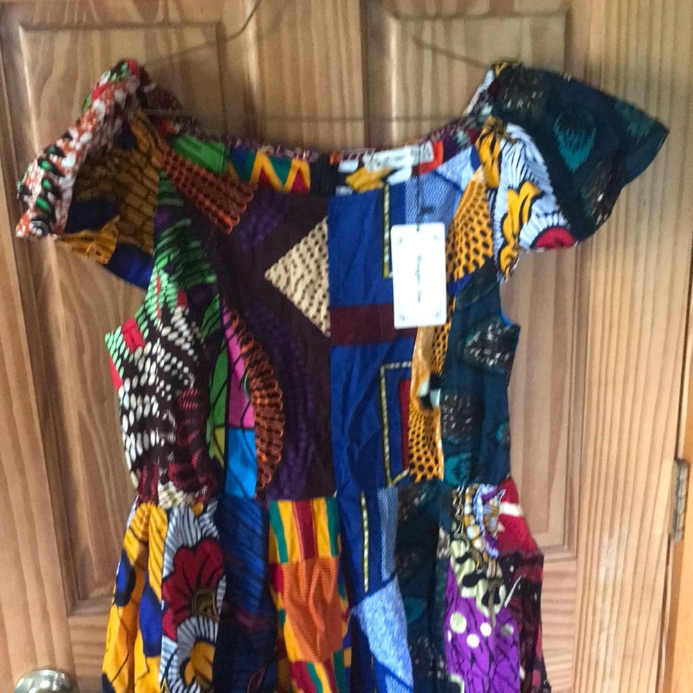 NWT Multi Color Tribal Mixed- print Short Sleeve Top Zip at back neck Women's XL